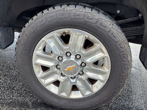 Used 2024 Chevrolet Silverado 3500 High Country w/ Technology Package AWD/4WD image 16