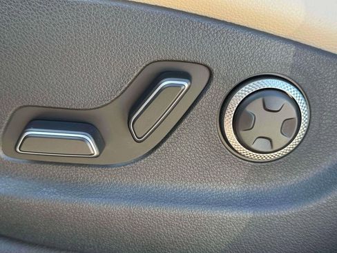 New 2026 Genesis GV70 2.5T Select image 18