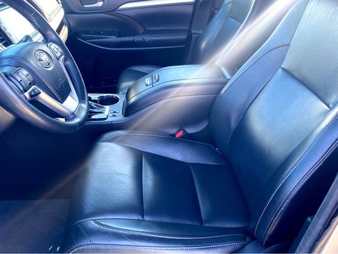 Used 2015 Toyota Highlander XLE image 14