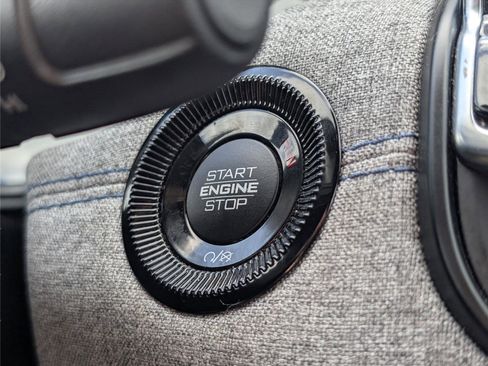 Used 2024 Jeep Compass Latitude image 23