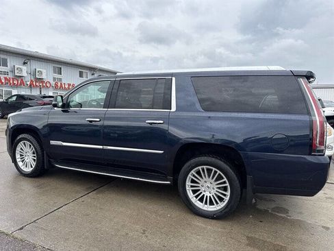 Used 2017 Cadillac Escalade ESV Premium Luxury AWD/4WD image 4