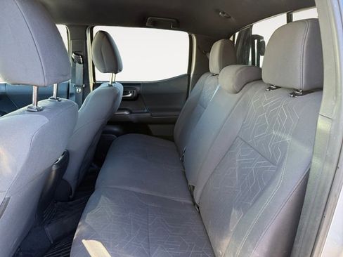 Used 2017 Toyota Tacoma TRD Off-Road image 12