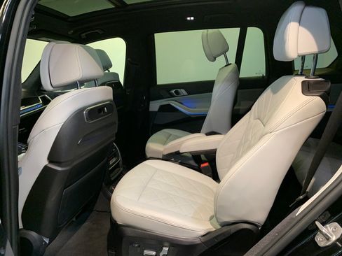 Used 2024 BMW X7 xDrive40i w/ M Sport Package AWD/4WD image 66