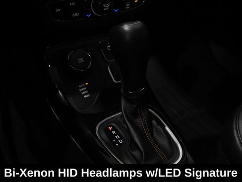 Used 2018 Jeep Compass Limited w/ Navigation Group AWD/4WD image 29
