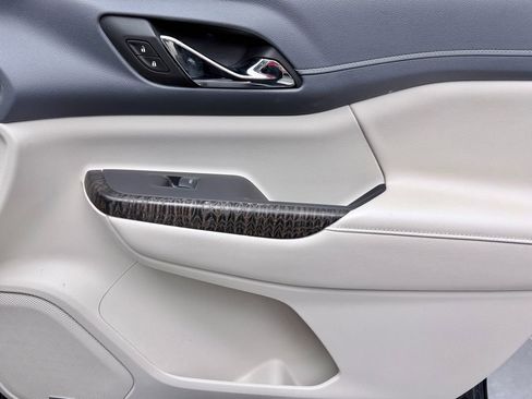 Used 2020 GMC Acadia Denali image 16