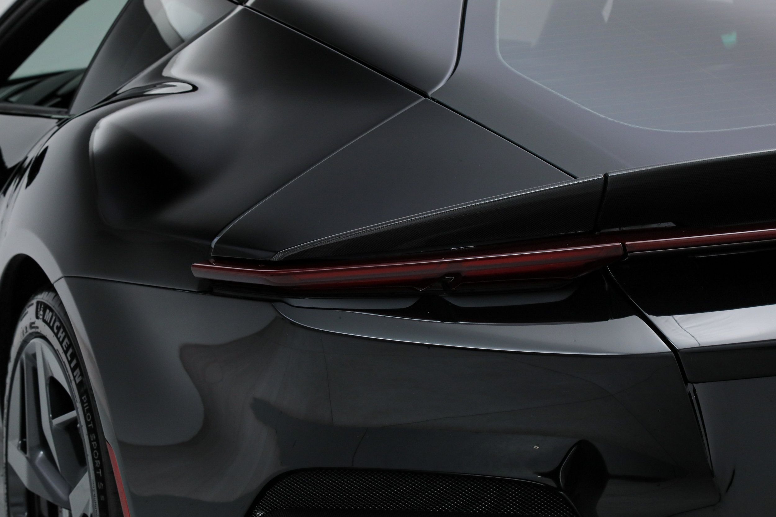 Certified 2025 Ferrari 12Cilindri RWD image 21