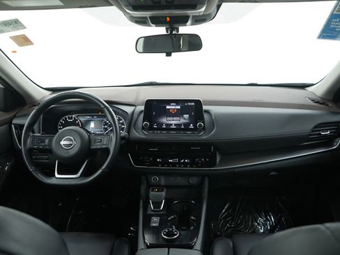 Used 2022 Nissan Rogue SV w/ SV Premium Package image 12