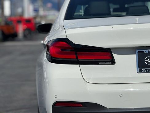 Used 2022 BMW 540i w/ M Sport Package image 9