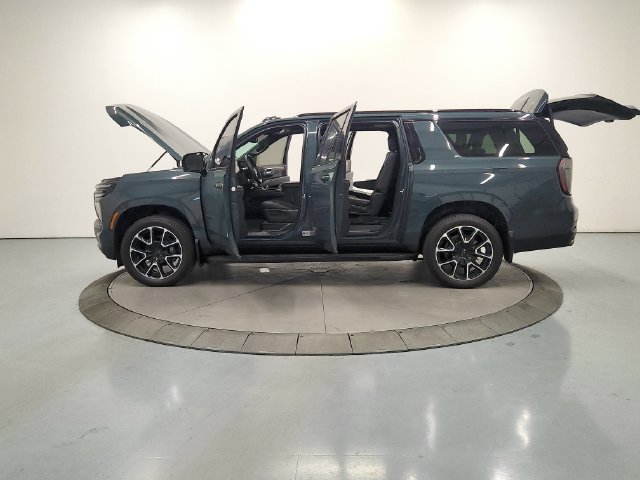 Used 2026 Chevrolet Suburban RST w/ Comfort Package AWD/4WD image 13