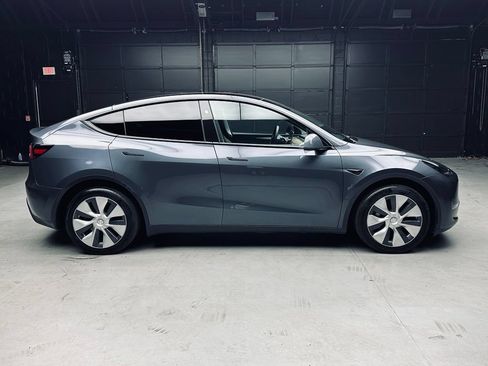 Used 2023 Tesla Model Y Long Range AWD/4WD image 8