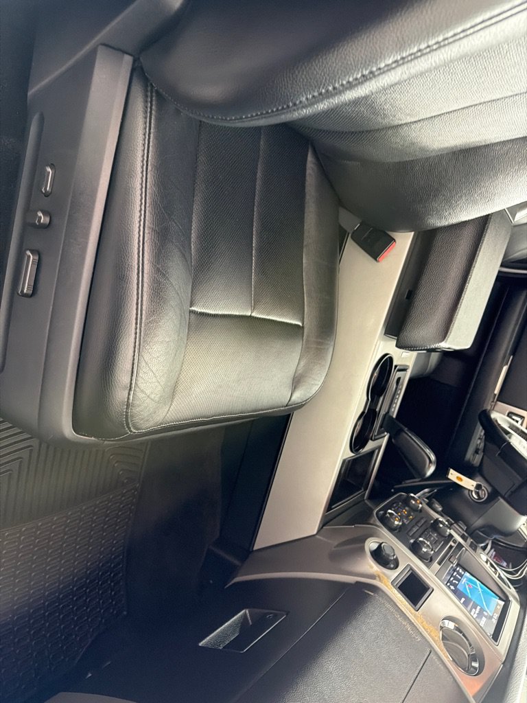 Used 2017 Ford Expedition XLT w/ Equipment Group 202A AWD/4WD image 23