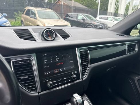 Used 2018 Porsche Macan w/ Driver Memory Package AWD/4WD image 14