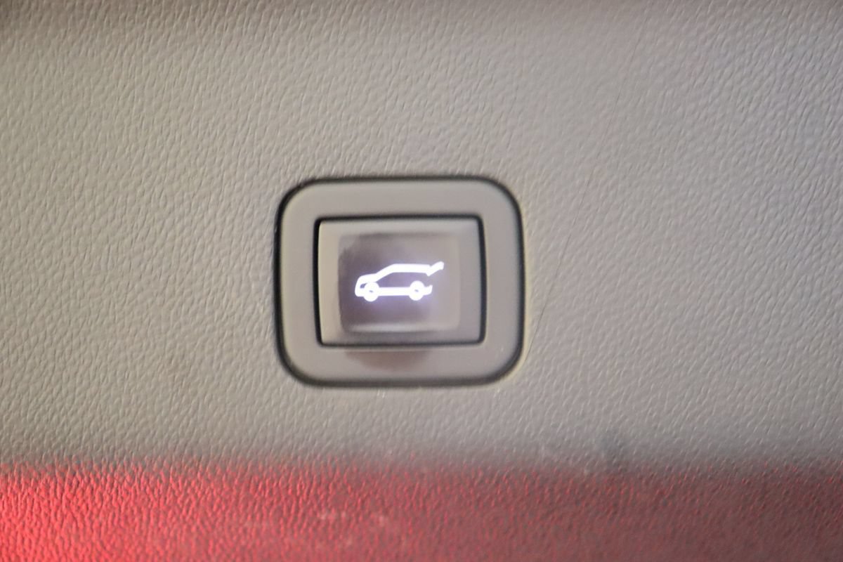 Used 2024 Cadillac Escalade ESV Sport w/ LPO, ONYX Package AWD/4WD image 71