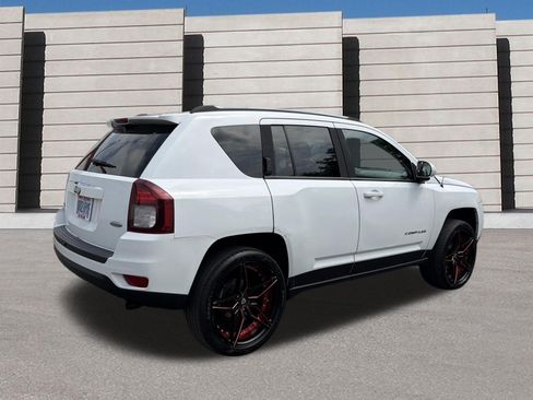 Used 2017 Jeep Compass Latitude AWD/4WD image 5
