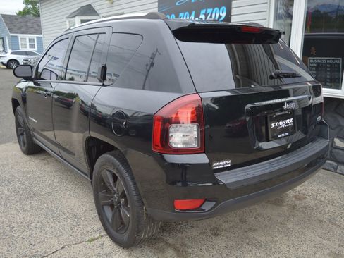 Used 2014 Jeep Compass Latitude FWD image 3