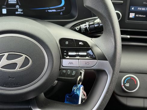 Certified 2025 Hyundai Elantra SE FWD image 14