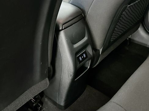 Used 2025 Hyundai Venue SEL FWD image 28