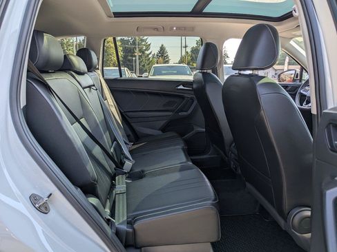 Used 2024 Volkswagen Tiguan SE w/ Panoramic Sunroof Package AWD/4WD image 31