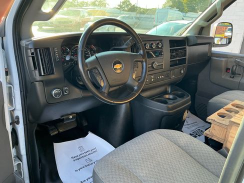 Used 2021 Chevrolet Express 3500 w/ Driver Convenience Package image 8