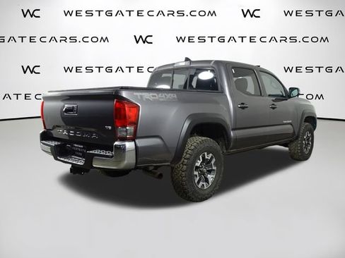 Used 2016 Toyota Tacoma TRD Sport image 38