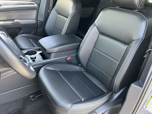 Used 2023 Volkswagen Atlas Cross Sport SEL R-Line AWD/4WD image 18