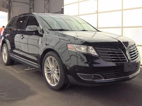 Used 2019 Lincoln MKT AWD image 1