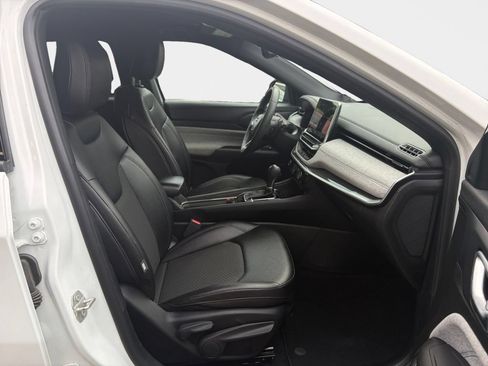 Used 2024 Jeep Compass Latitude AWD/4WD image 18