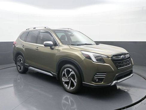 Used 2022 Subaru Forester Touring image 3