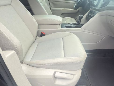 Used 2019 Volkswagen Atlas SE w/ Towing Package FWD image 16