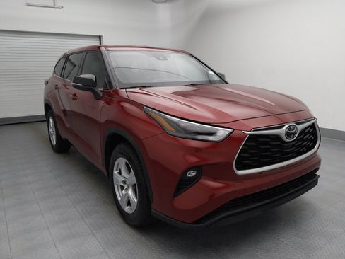Used 2022 Toyota Highlander LE image 13