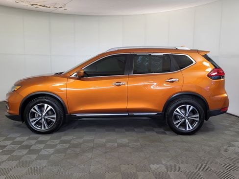 Used 2017 Nissan Rogue SL w/ SL Premium Package image 4