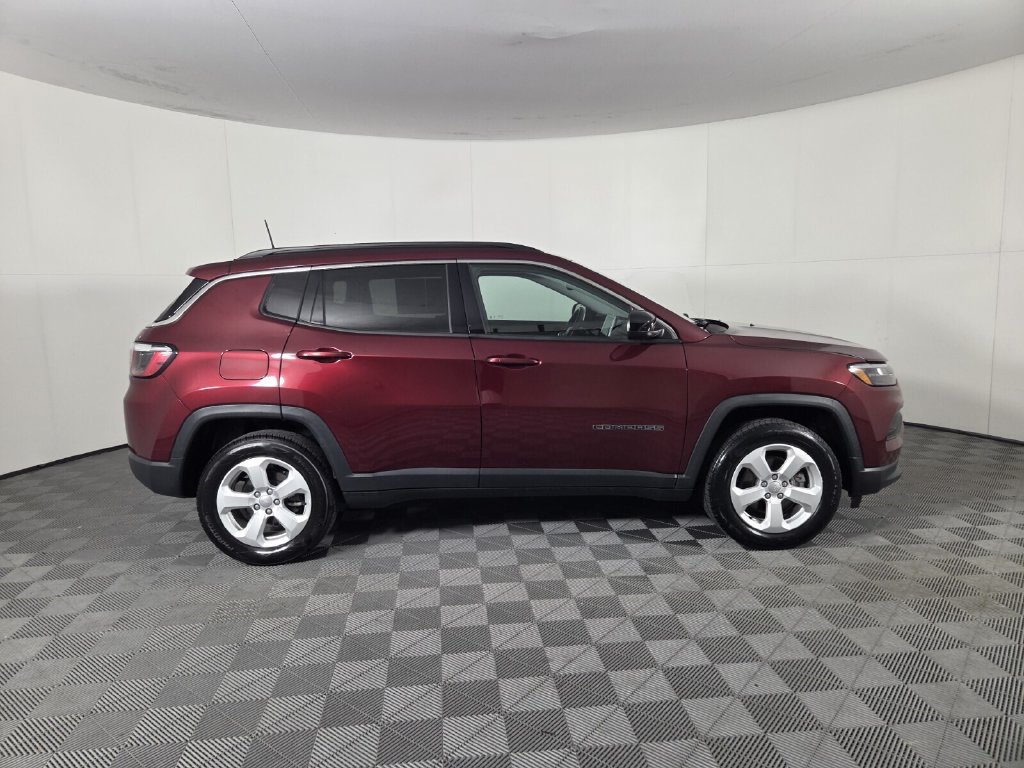 Used 2022 Jeep Compass Latitude AWD/4WD image 4