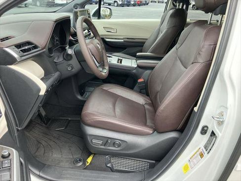 Certified 2024 Toyota Sienna Platinum image 15