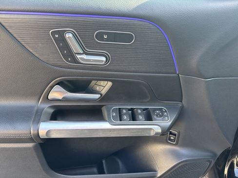 Used 2022 Mercedes-Benz GLB 250 4MATIC image 14