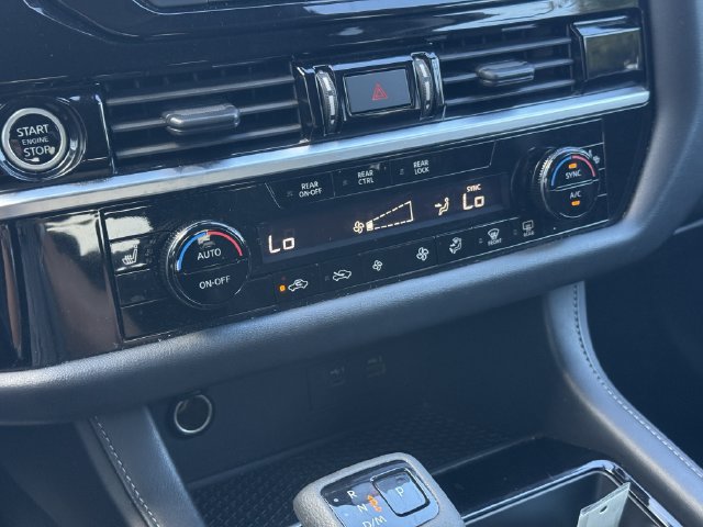 Used 2024 Nissan Pathfinder SV FWD image 27