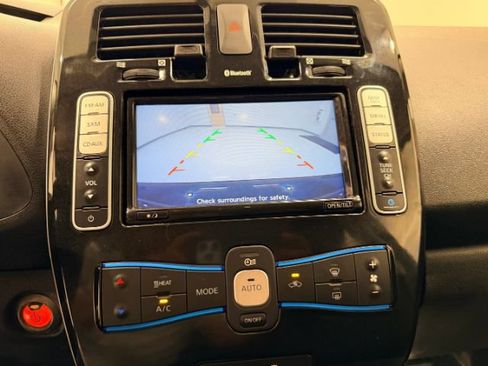 Used 2016 Nissan Leaf SV FWD image 17