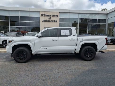 Used 2024 Toyota Tacoma SR5 AWD/4WD image 3