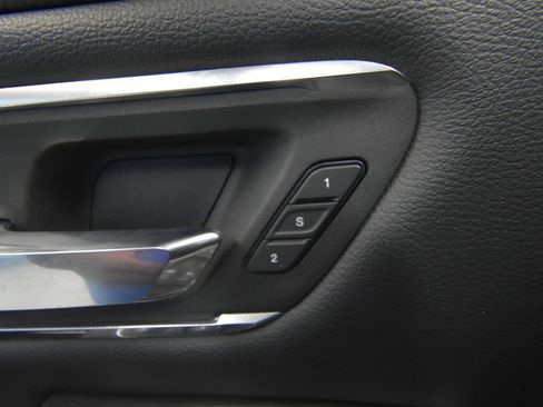 Used 2024 RAM 1500 Laramie AWD/4WD image 7