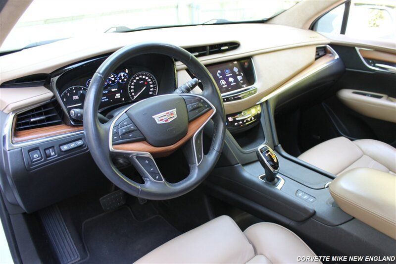 Used 2017 Cadillac XT5 Platinum w/ Driver Assist Package AWD/4WD image 30