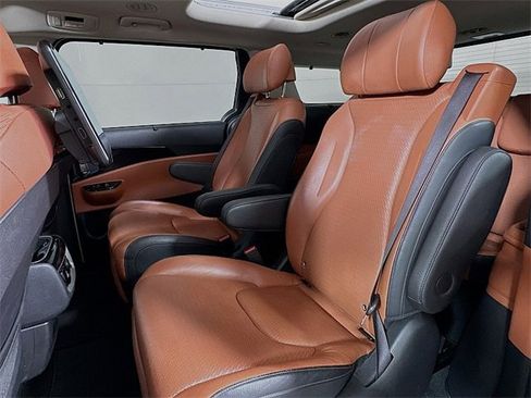 Used 2022 Kia Carnival SX Prestige FWD image 24