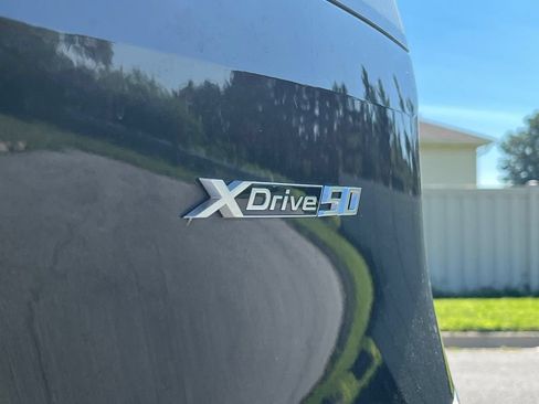 Used 2024 BMW iX xDrive50 w/ Sport Package AWD/4WD image 13