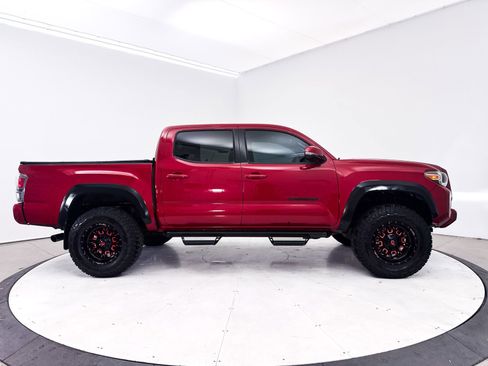 Used 2020 Toyota Tacoma TRD Off-Road w/ TRD Premium Off Road Package AWD/4WD image 41