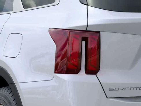 Certified 2026 Kia Sorento S FWD image 11