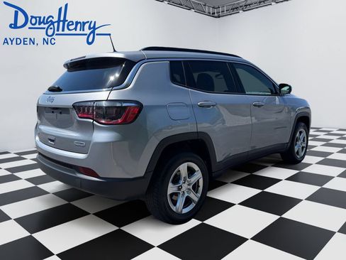 Used 2024 Jeep Compass Latitude w/ Altitude Special Edition AWD/4WD image 5