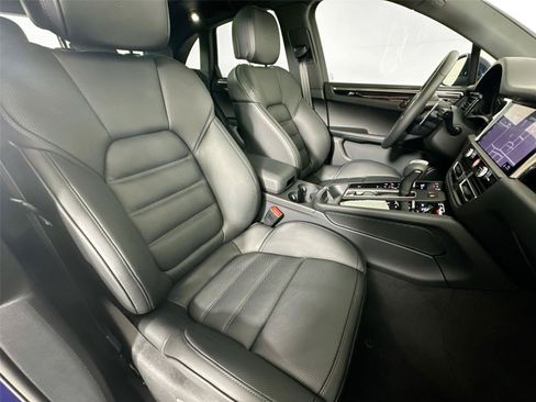 Certified 2026 Porsche Macan AWD/4WD image 28