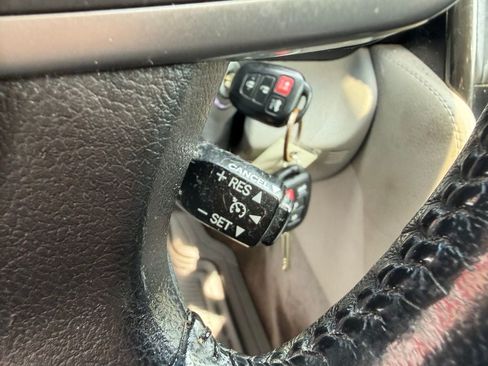 Used 2012 Toyota Camry XLE FWD image 23