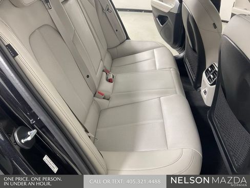 Used 2025 Genesis G70 2.5T RWD image 30