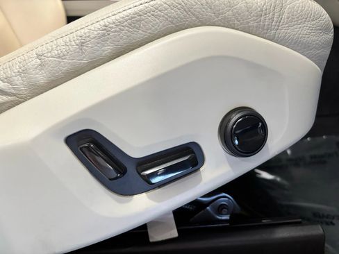 Used 2019 Volvo XC60 T5 Momentum w/ Premium Package image 19