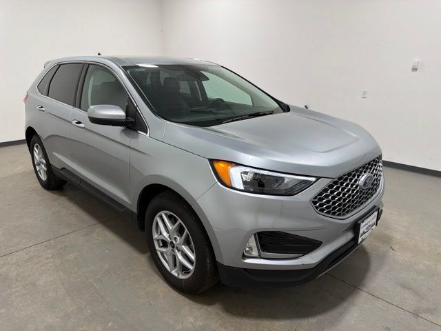 Used 2024 Ford Edge SEL w/ Convenience Package AWD/4WD image 3