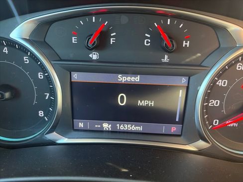 Used 2024 Chevrolet Equinox Premier AWD/4WD image 25